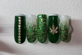 ネイル VIERU 🌈🎀💖のネイルデザイン