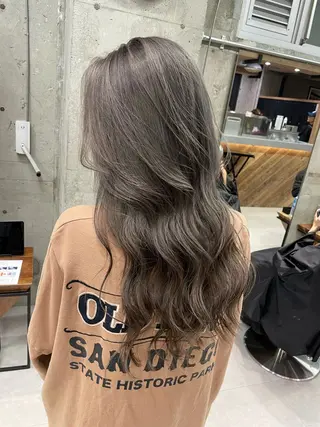 ロング 🫧ハイライトカラー 🫧 𝓜𝓘𝓤のヘアスタイル