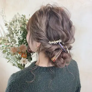 セミロング カレンダー 弁天町Tomoのヘアスタイル