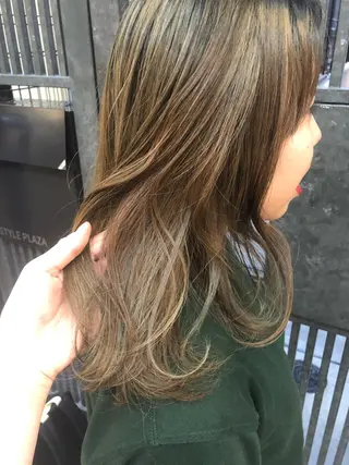 ロング カラー ウルフカット／吉村 桃子のヘアスタイル