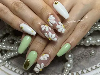 ネイル One plus StudioNailのネイルデザイン