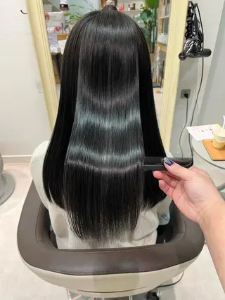 ロング レイヤー/顔まわり カット/地毛風カラーのヘアスタイル