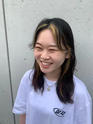 セミロング カラー パーマ putri 川邉 優花のヘアスタイル