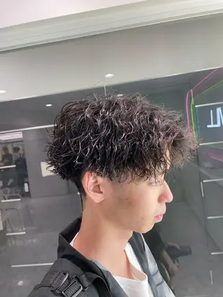 ショート パーマ ヘアアレンジ メンズ 艶カラー の達人のヘアスタイル