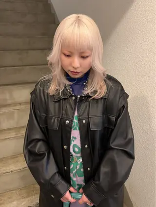 セミロング wotaku.ヲタク所属・🌙艶ハイトーン/ ミユウのヘアスタイル