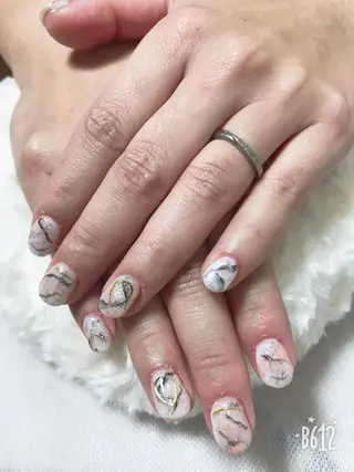 ネイル The Best Beauty受付担当のヘアスタイル