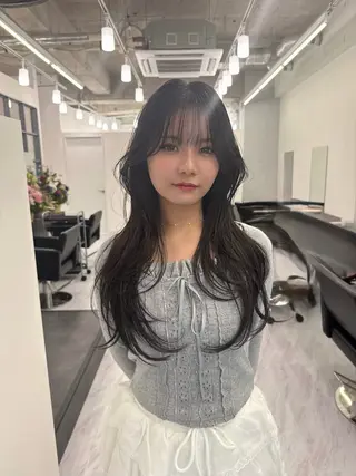 ロング レイヤー・ブリーチ kiyotoshiのヘアスタイル