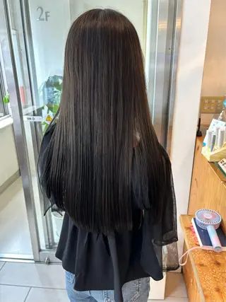 ロング ma'am Zee所属・石川 葵のヘアスタイル