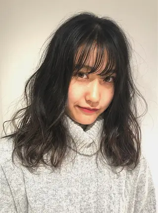 セミロング カラー パーマ ヘアアレンジ ネイル マツエク・マツパ niim所属・新居美紗希 ニイミサキのヘアスタイル