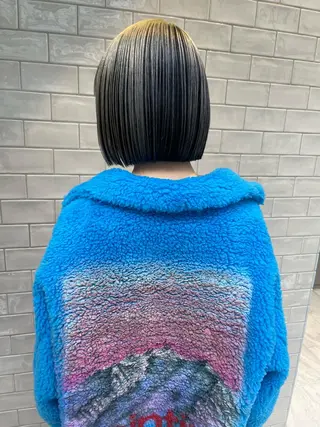 ショート カラー SALOWIN所属・ブリーチ✨ ボブ🪢レイヤーのヘアスタイル