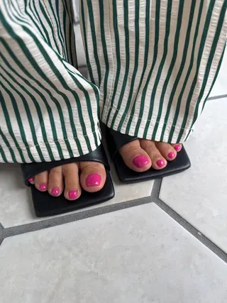 ネイル nalu🐚 京橋｜Rommyのネイルデザイン