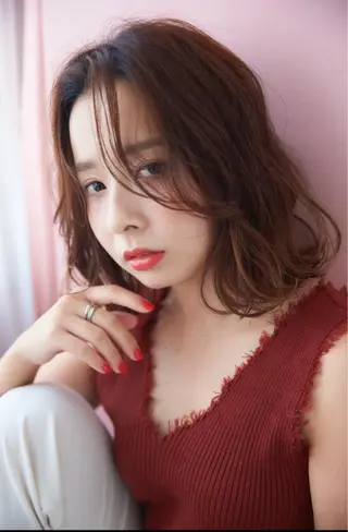 ミディアム カラー JILL ユキのヘアスタイル