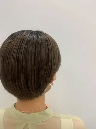 ショート カラー 西崎 満里奈のヘアスタイル