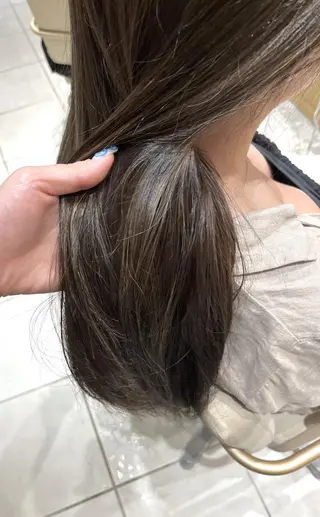 カラー *NIYONHAIR 古田百恵華*のヘアスタイル