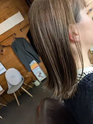 セミロング カラー ヨシデン 大将のヘアスタイル