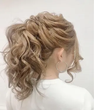ミディアム ヘアアレンジ GRANLUSSO 〜グランルッソ駅前店所属・木口 嘉美のヘアスタイル