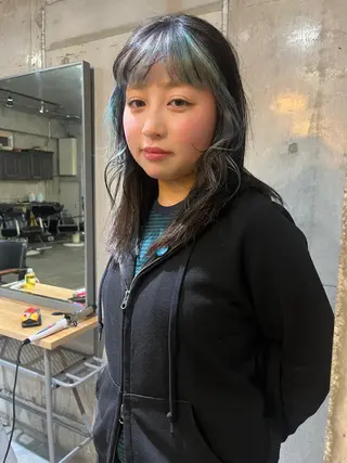 ミディアム カラー ハイトーン/顔まわり レイヤー/YUKAのヘアスタイル