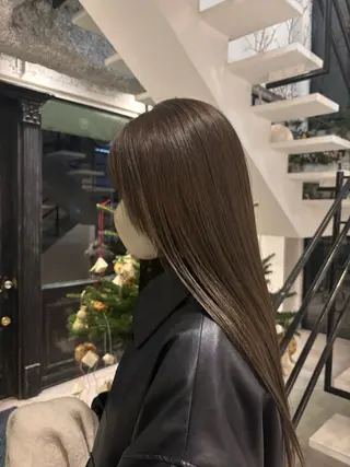 カラー 伊藤 詩のヘアスタイル