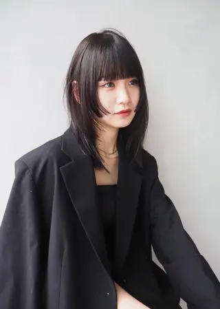 ミディアム カラー CEINE loqのヘアスタイル