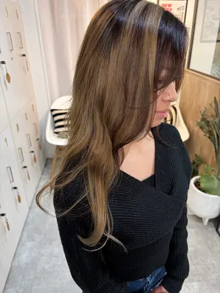 ロング カラー Aika LA.MIUのヘアスタイル