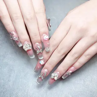 ネイル RAFFINE 月🦋🩵のネイルデザイン