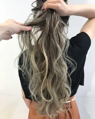 ロング カラー siesta by amble luxeのヘアスタイル