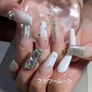 ネイル フラワー ムーンのネイルデザイン