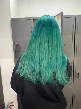 セミロング カラー カットモデル/ ハイトーン/ゆうあのヘアスタイル