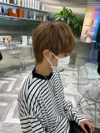 ショート 透け感ベージュ ／ミハルのヘアスタイル