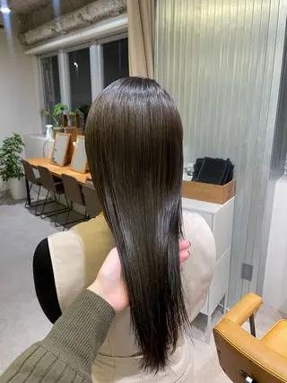 ロング やはらりの/ 透明感カラー‎のヘアスタイル