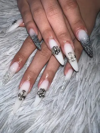 ネイル シェヌネイル JURAのネイルデザイン