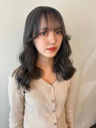 ミディアム カラー 安藤 佑衣のヘアスタイル