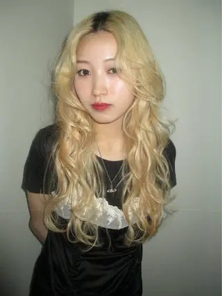 ロング カラー ヘアアレンジ minto/ 似合わせ/ハイトーンのヘアスタイル