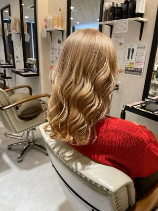 ロング カラー 濱田輝レイヤー 韓国風 ハイトーンのヘアスタイル