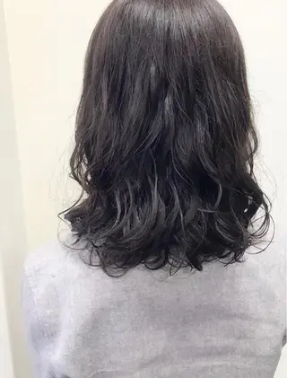 ミディアム パーマ 沢田 瞳のヘアスタイル