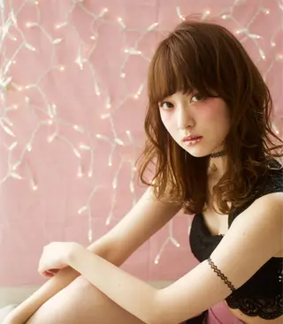 ミディアム セミロング ロング カラー パーマ ILu.所属・櫻井 愛弓のヘアスタイル