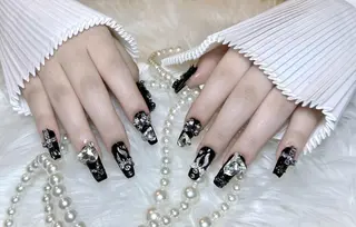 ネイル RAFFINE 月🦋🩵のネイルデザイン