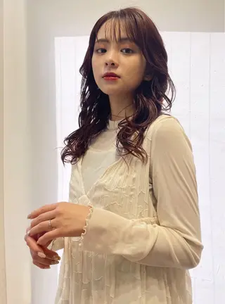 ミディアム カラー 360°キレイな ショートカットのヘアスタイル