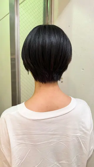 ショート 艶カラー/ ストレート/くるみのヘアスタイル