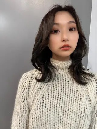 ミディアム 安井 貞好のヘアスタイル