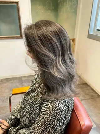 セミロング カラー ~tie.hair salon所属・Ryoka🌼倉敷/ ハイトーン/レイヤーのヘアスタイル