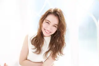 セミロング カラー ○HITOMI ○のヘアスタイル