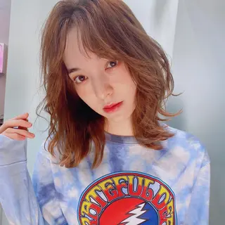 ミディアム カラー 岡野 静華のヘアスタイル