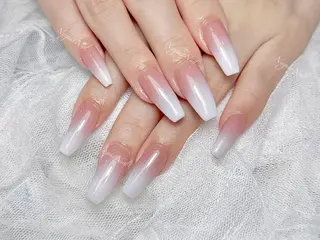 ネイル 🦋 Queenieのネイルデザイン