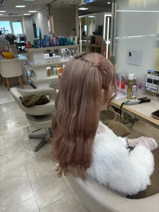 セミロング 推し活/韓国/ブリー チカラーminamiのヘアスタイル