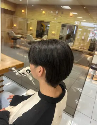 ショート 透明感ブラウンカラー 🫧レイヤー🩰好実のヘアスタイル