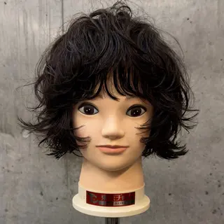 ショート パーマ ウルフ/レイヤー/ ブリーチカラーのヘアスタイル