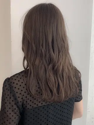 セミロング 透明感カラー 大人グレージュ有村のヘアスタイル
