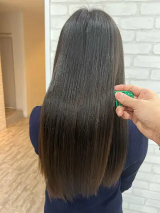 ロング 髪質改善 上品艶感カラーのヘアスタイル