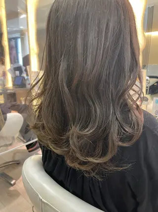 ロング カラー 松佐 ゆかりのヘアスタイル